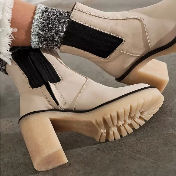 Size 9.5 LAST ONE NIB $188 Free People James Chelsea White Boots 39.5 - Picture 4 of 17